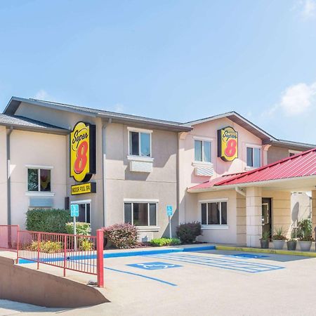 Super 8 By Wyndham Bloomington University Area Bagian luar foto