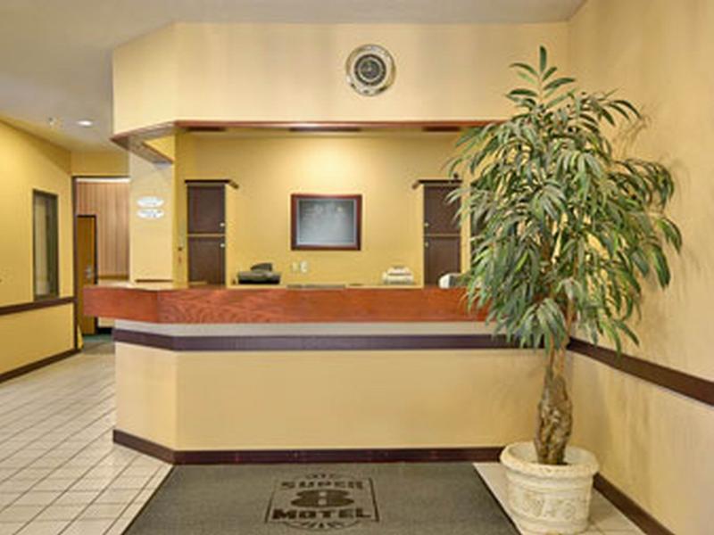 Super 8 By Wyndham Bloomington University Area Bagian luar foto