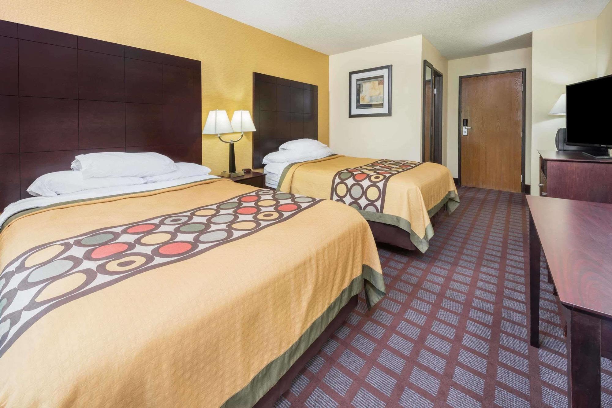 Super 8 By Wyndham Bloomington University Area Bagian luar foto